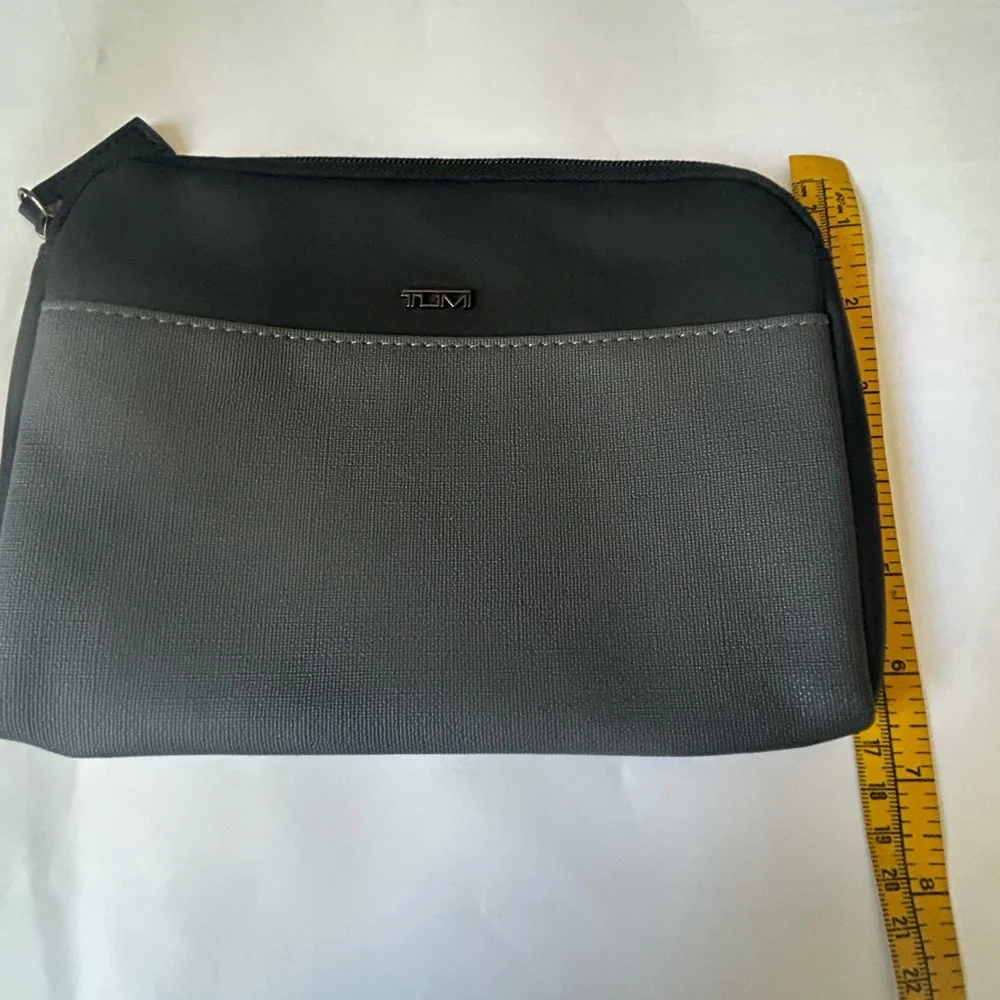 Tumi black and gray mens toiletry bag